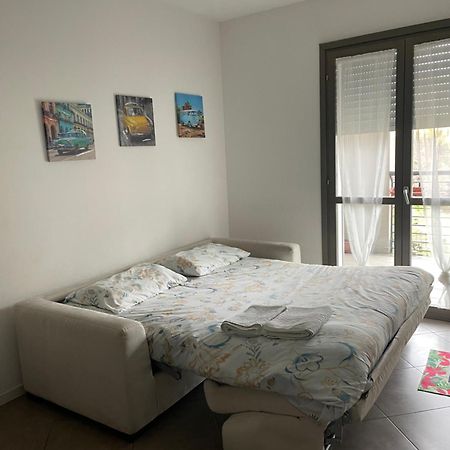 Dolcecasaleogiu Con Parcheggio Coperto Gratuito Apartment Vitinia Bagian luar foto