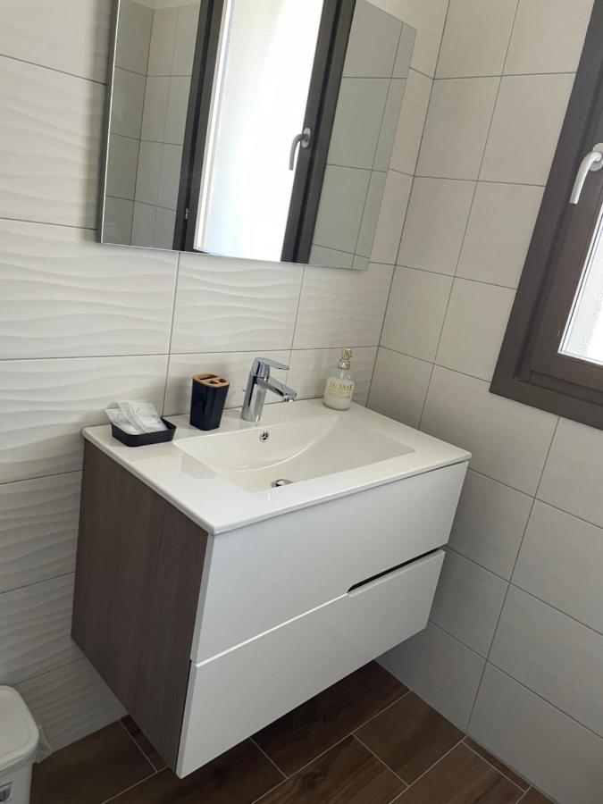 Dolcecasaleogiu Con Parcheggio Coperto Gratuito Apartment Vitinia Bagian luar foto