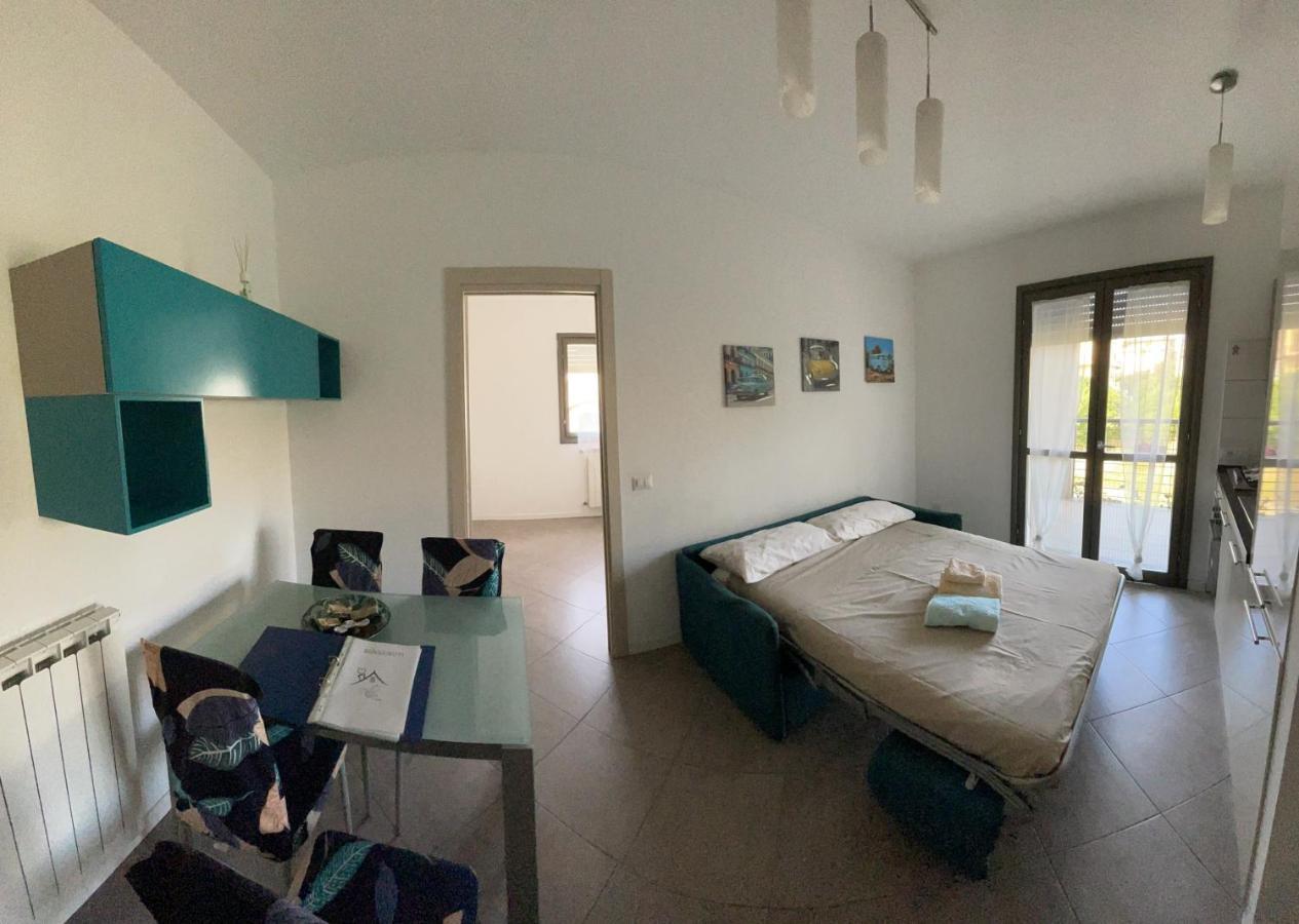 Dolcecasaleogiu Con Parcheggio Coperto Gratuito Apartment Vitinia Bagian luar foto