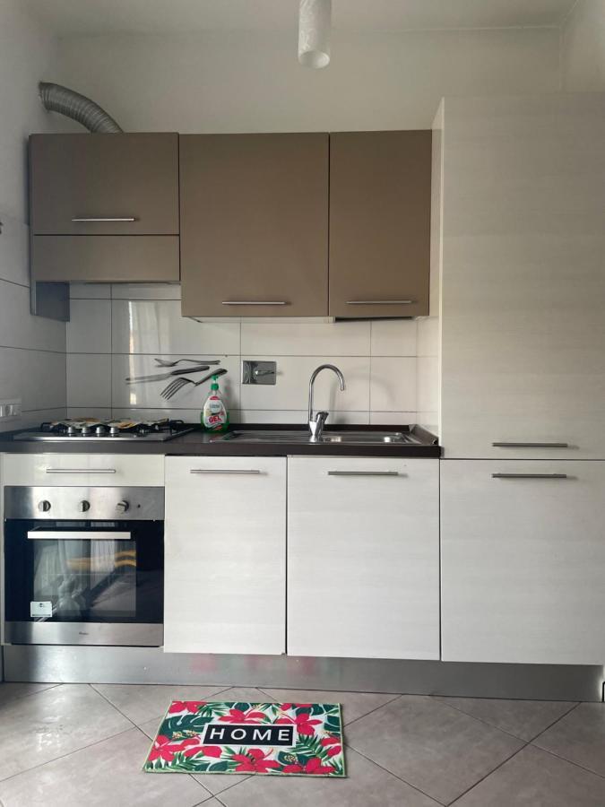 Dolcecasaleogiu Con Parcheggio Coperto Gratuito Apartment Vitinia Bagian luar foto