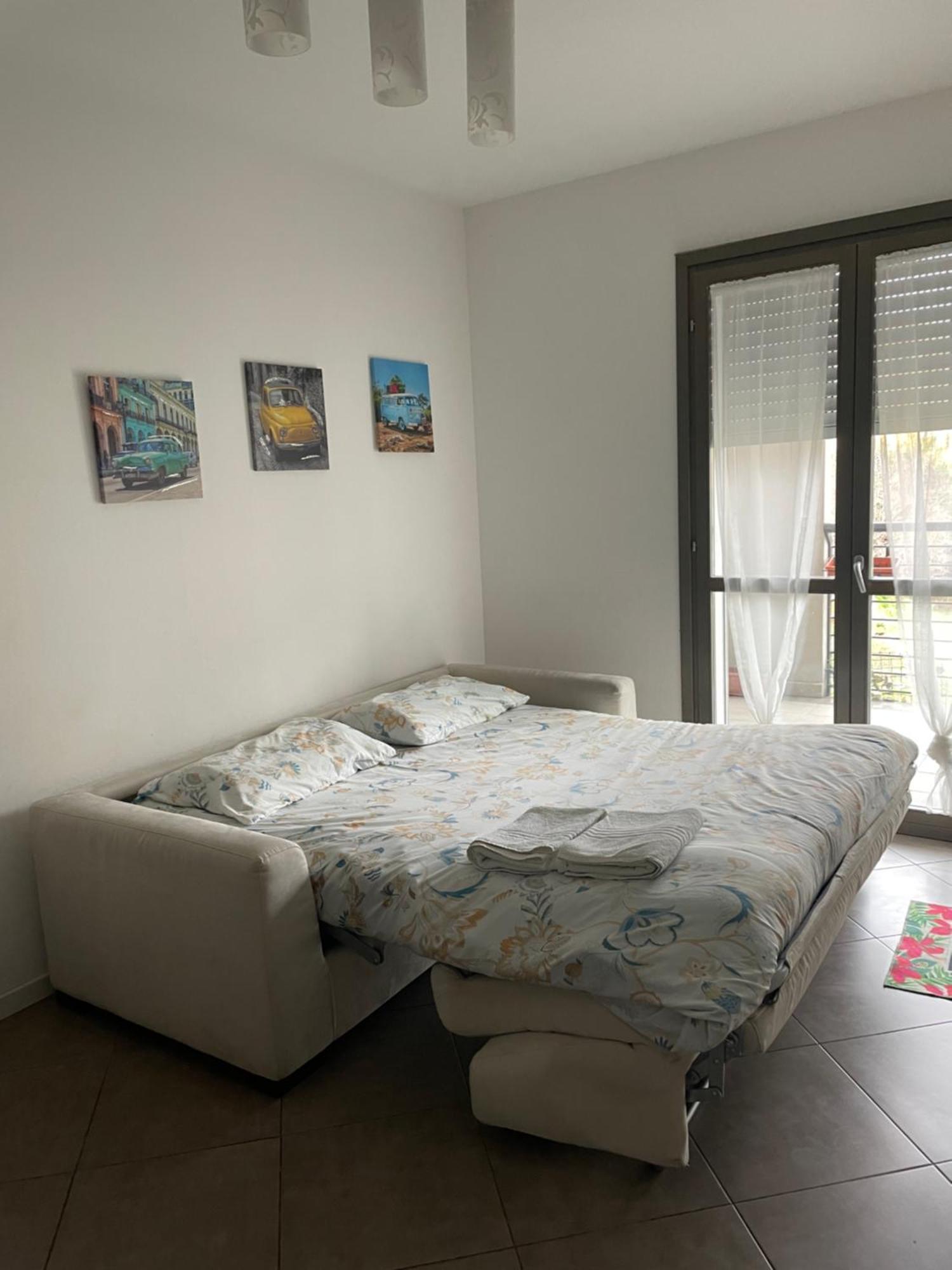 Dolcecasaleogiu Con Parcheggio Coperto Gratuito Apartment Vitinia Bagian luar foto
