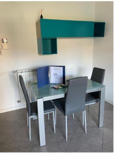 Dolcecasaleogiu Con Parcheggio Coperto Gratuito Apartment Vitinia Bagian luar foto