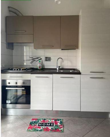 Dolcecasaleogiu Con Parcheggio Coperto Gratuito Apartment Vitinia Bagian luar foto